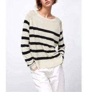 Zara Cream & Black Striped Knit Crewneck Light Weight Sweater Size Small